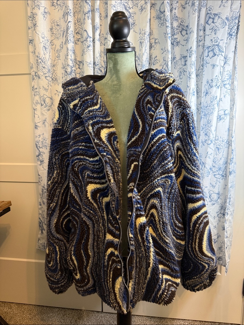 Wavy Teddy Zip-Up Jacket in Navy, Cream & Black